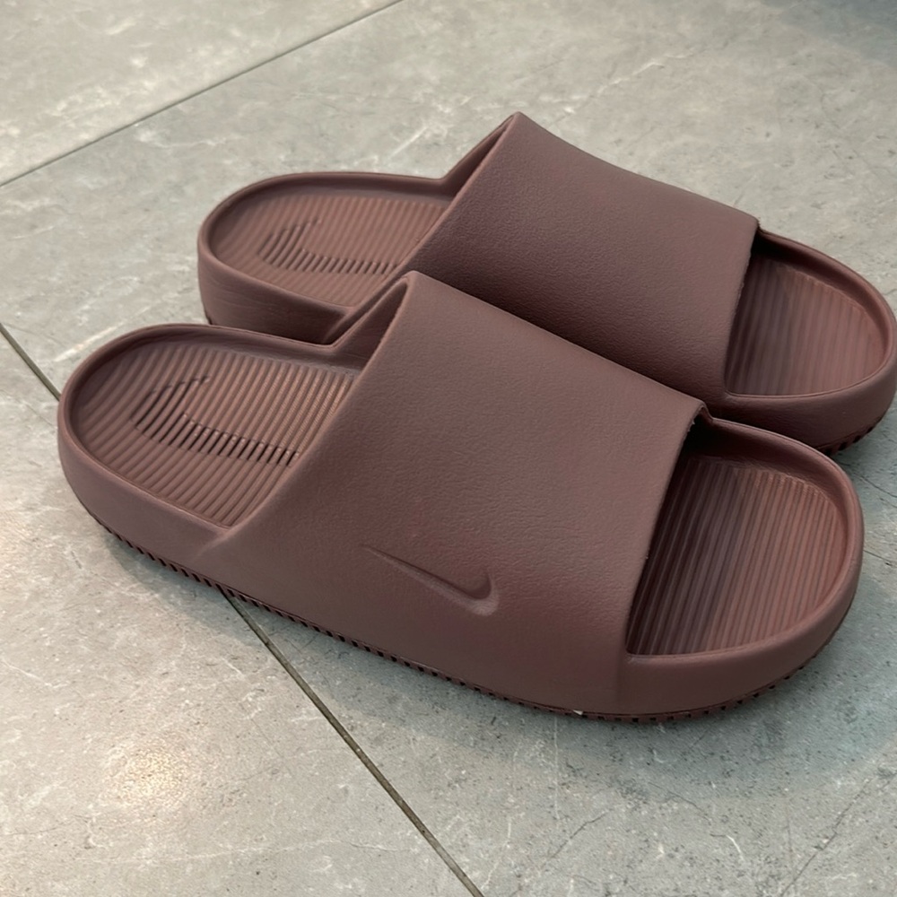 Nike size 8 purple slide